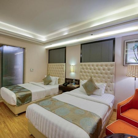 OM Clarks Inn Raebareli Exterior foto